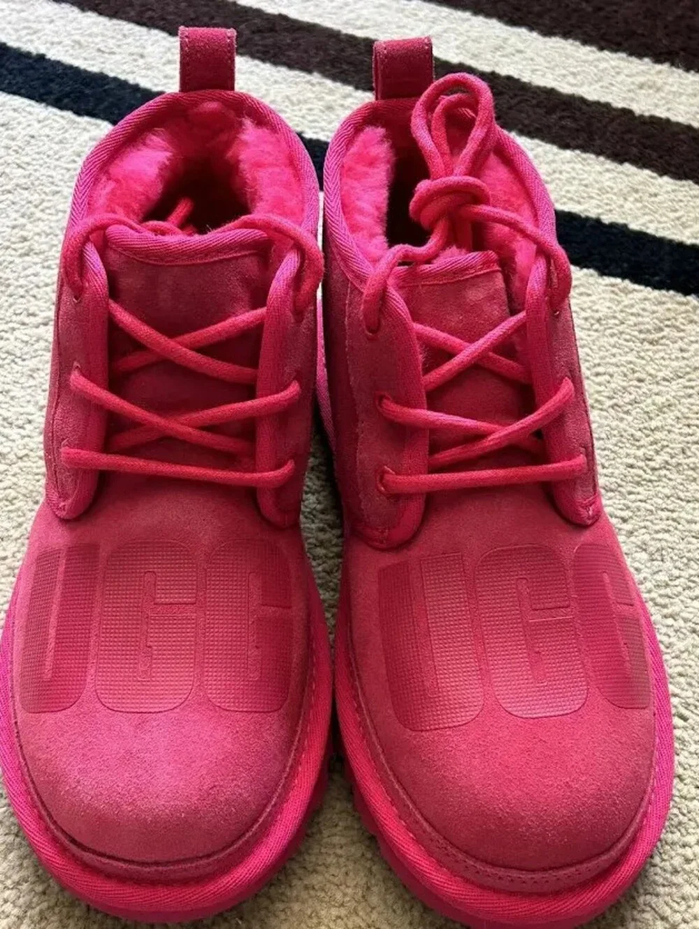 BIG KIDS UGG NEUMEL II SCATTER GRAPHIC RASPBERRY BOOTS US SIZE 4Y= 6.5 Women